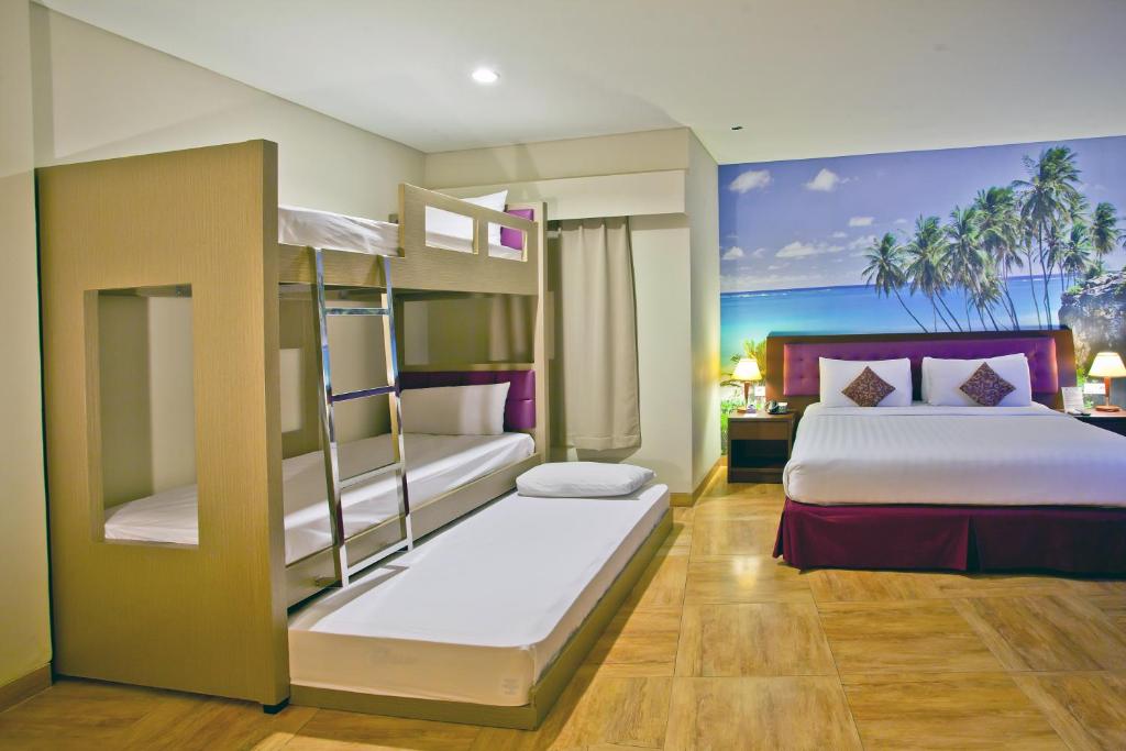 Kuta Central Park Hotel - Family Room With Shower (5 Persons) And No Window