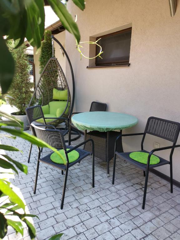 TV a/nebo společenská místnost v ubytování Panyi Apartman