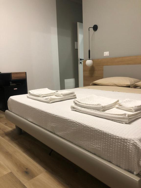 Postel nebo postele na pokoji v ubytování A Due Passi Dalla Scalinata Rooms