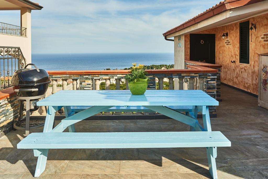 Villetta Vista Mare - Two-Bedroom Holiday Home With Sea View