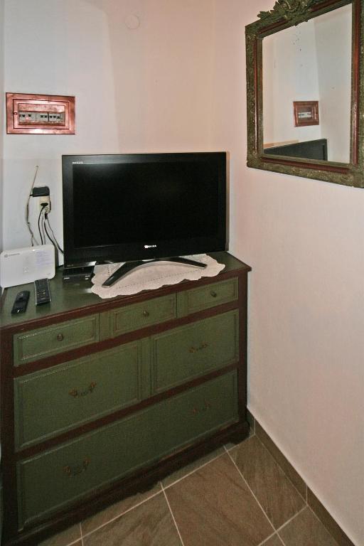 TV a/nebo společenská místnost v ubytování Efi's Home