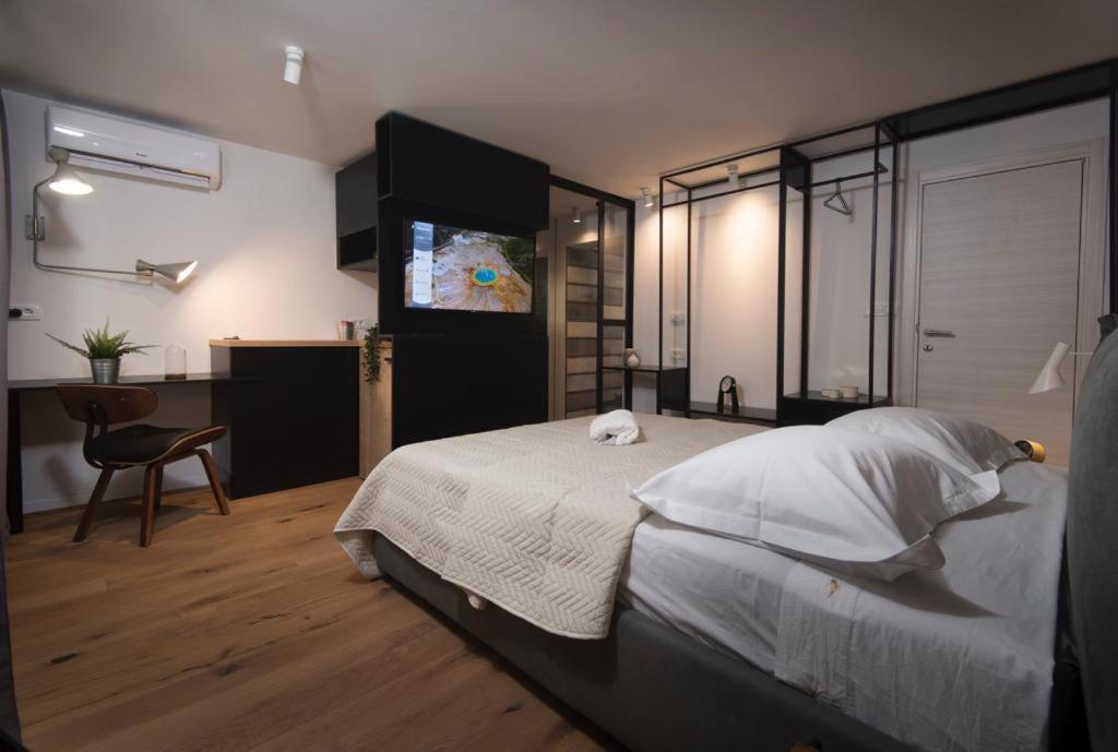 Voodi või voodid majutusasutuse Sibinicum luxury rooms toas