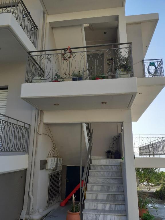 Balkón nebo terasa v ubytování KAMARI APARTMENTS