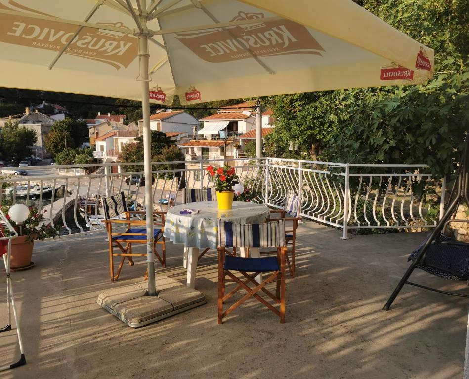 Restaurace v ubytování Apartments Jakov