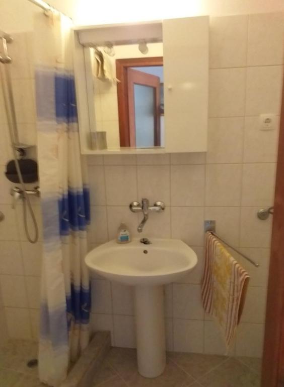 Koupelna v ubytování Apartments Jakov