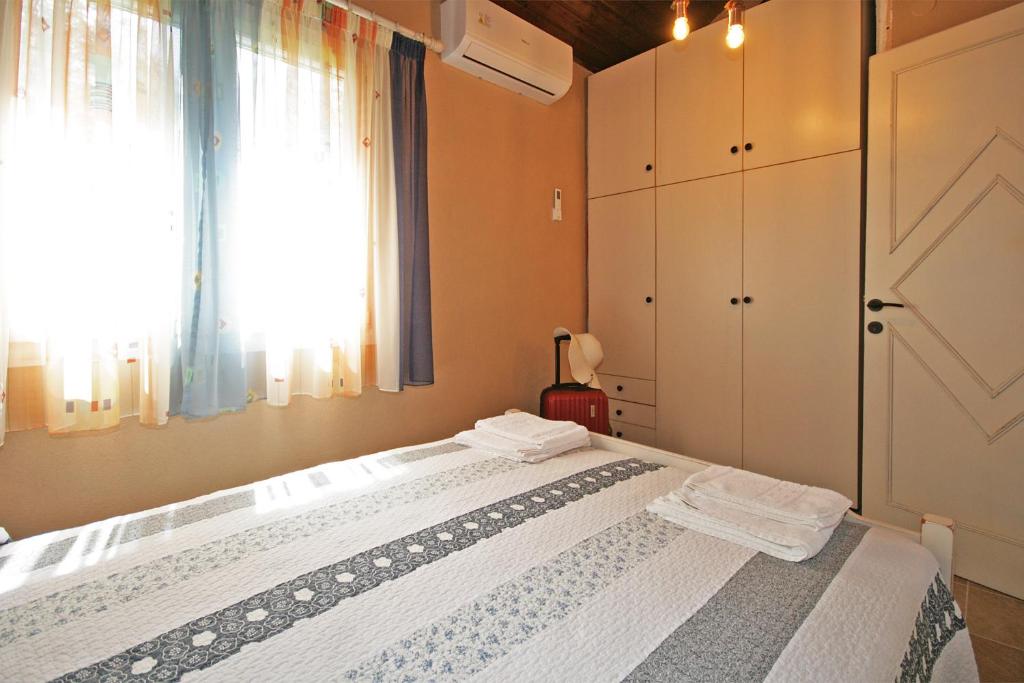 Postel nebo postele na pokoji v ubytování Efi's Home