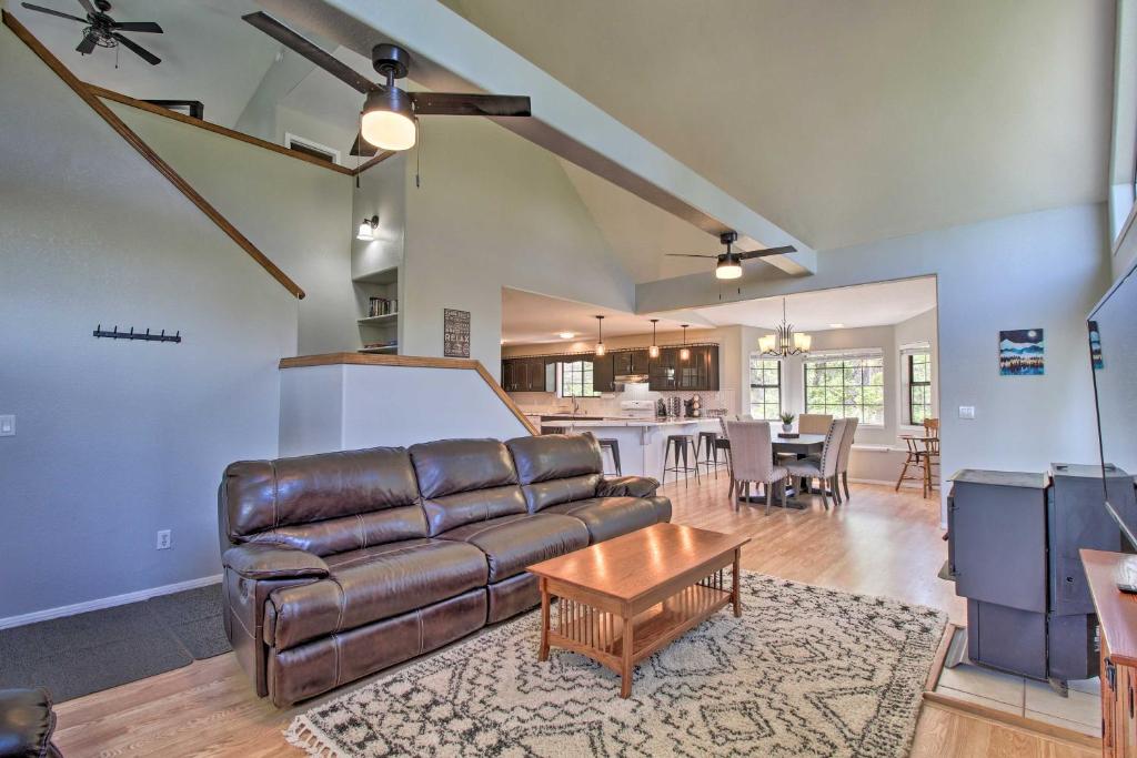 Modern Show Low Retreat with Deck and Mtn Views!