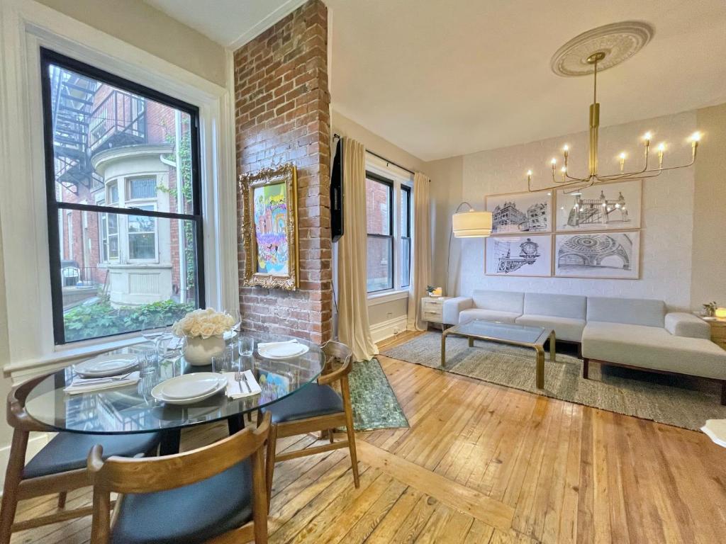 The Warhola Bloomfield by Luxe PGH - Housity