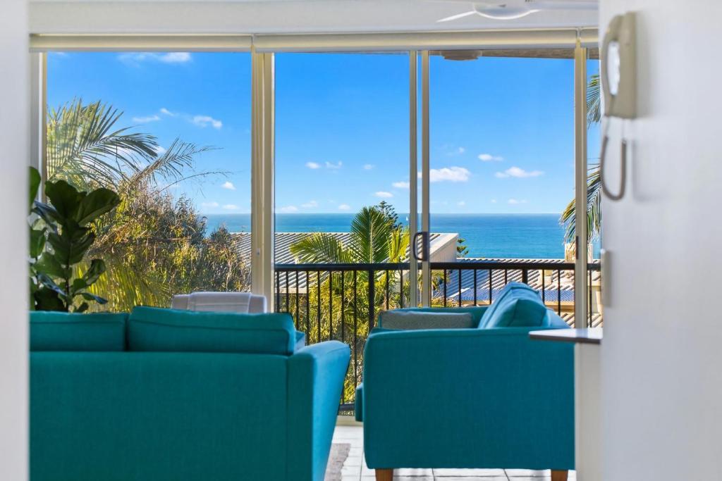 サンシャインビーチにある6 Pacific Outlook Modern unit with lovely Ocean Views Pool in Complex Walk to Beachの海の見える部屋