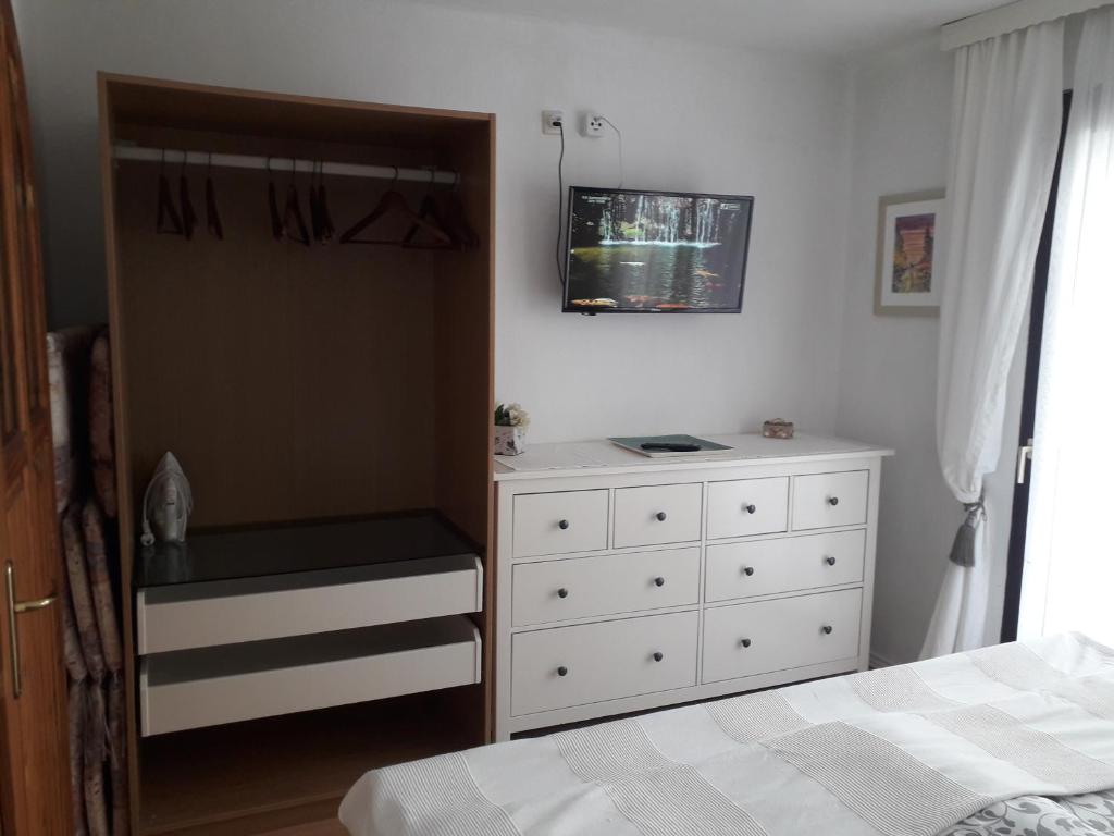 Łóżko lub łóżka w pokoju w obiekcie Ferienhaus Weingarten Eisenberg