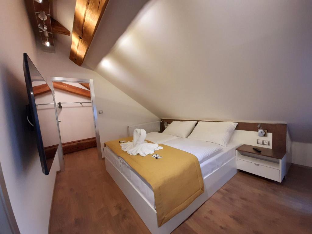 Postel nebo postele na pokoji v ubytování Residence Mariánská