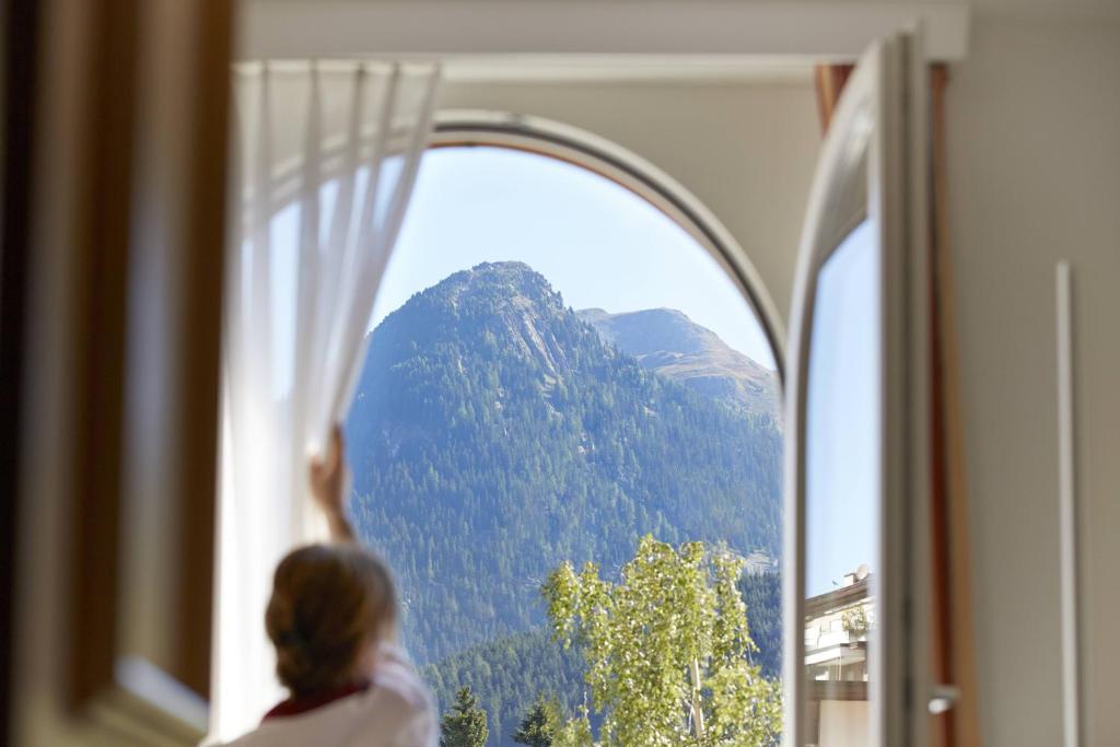 Nespecifikovaný výhled na hory nebo výhled na hory při pohledu z hotelu