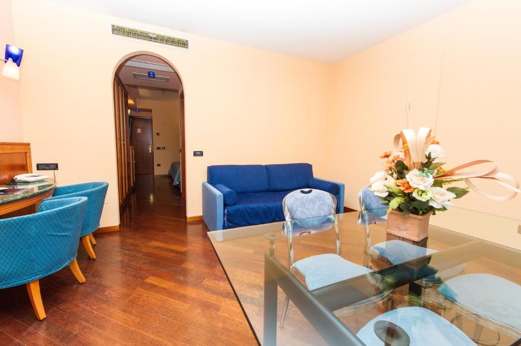 Posezení v ubytování Hotel Michelangelo Palace & SPA