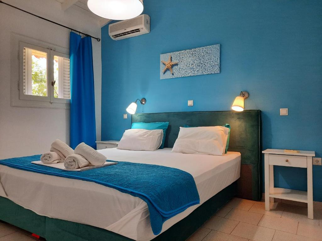 A bed or beds in a room at Athina Apartments