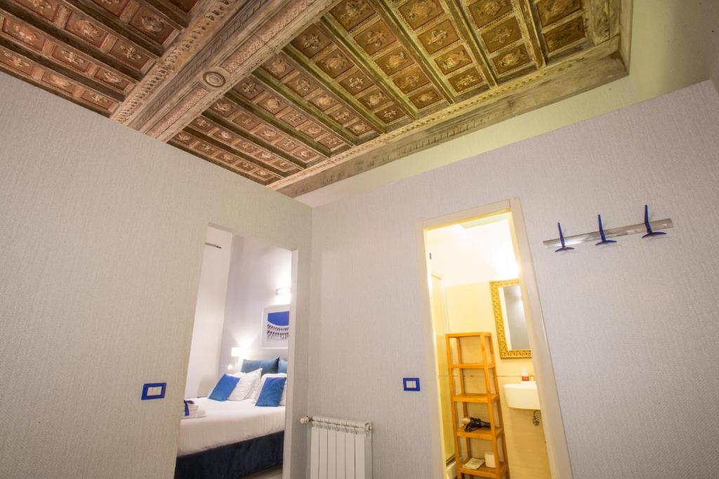 Łóżko lub łóżka w pokoju w obiekcie History Suite