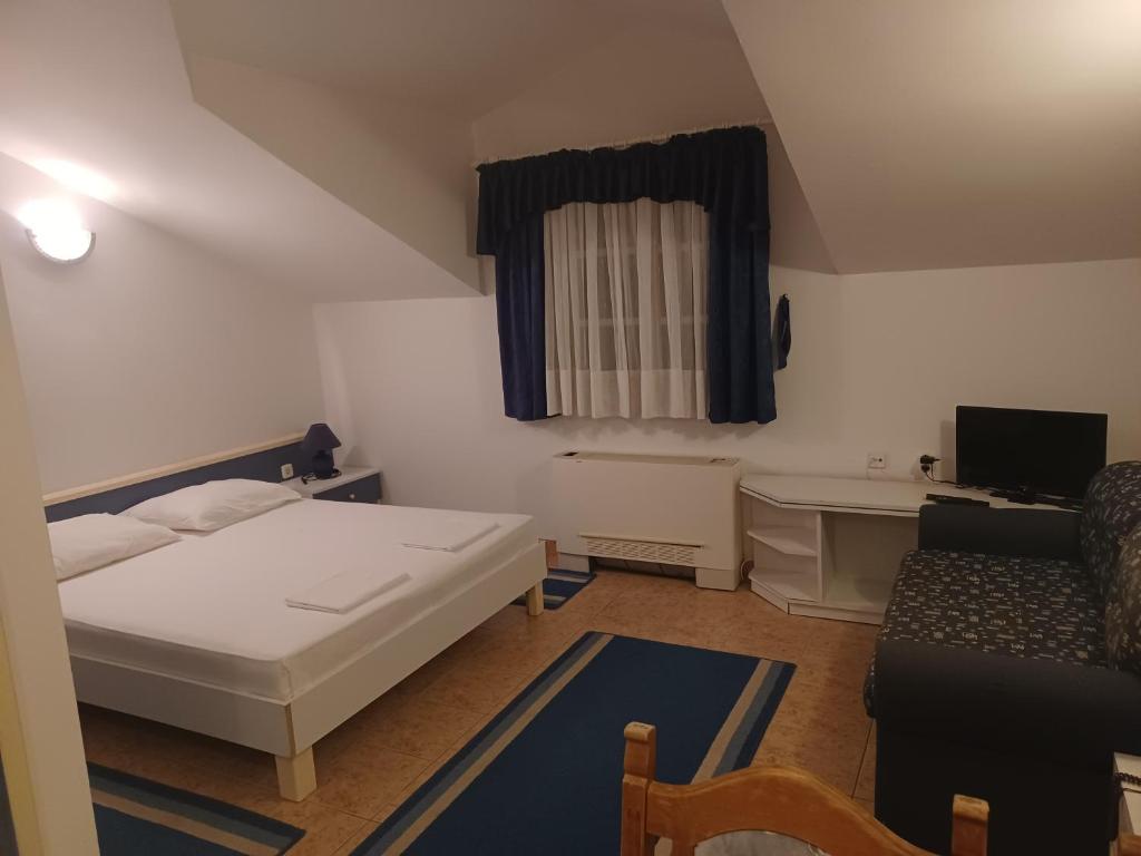 Postel nebo postele na pokoji v ubytování Hotel Ivan Dujmović Dvori