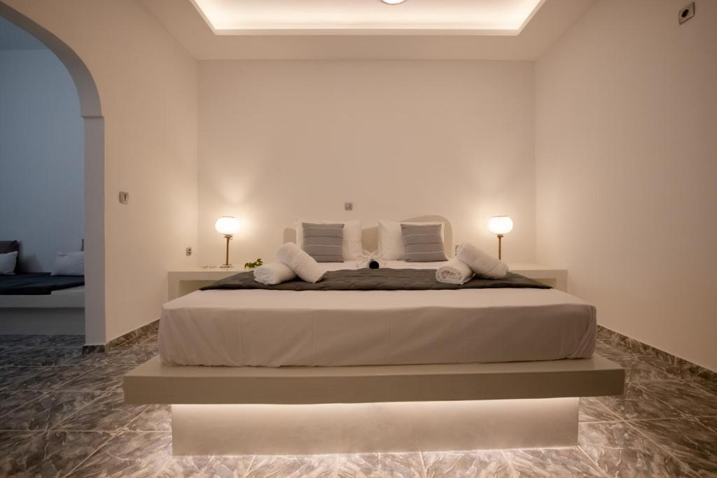 Postel nebo postele na pokoji v ubytování The F Suites