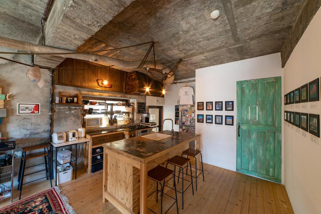 Kuchyň nebo kuchyňský kout v ubytování Ichi The Hostel