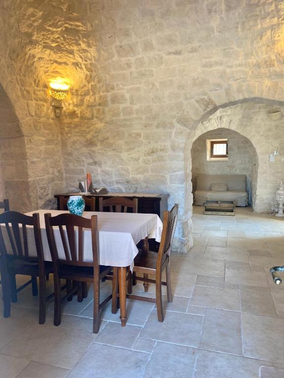 Część wypoczynkowa w obiekcie I Trulli del Vagabondo - Complex of Trulli with Private Pool