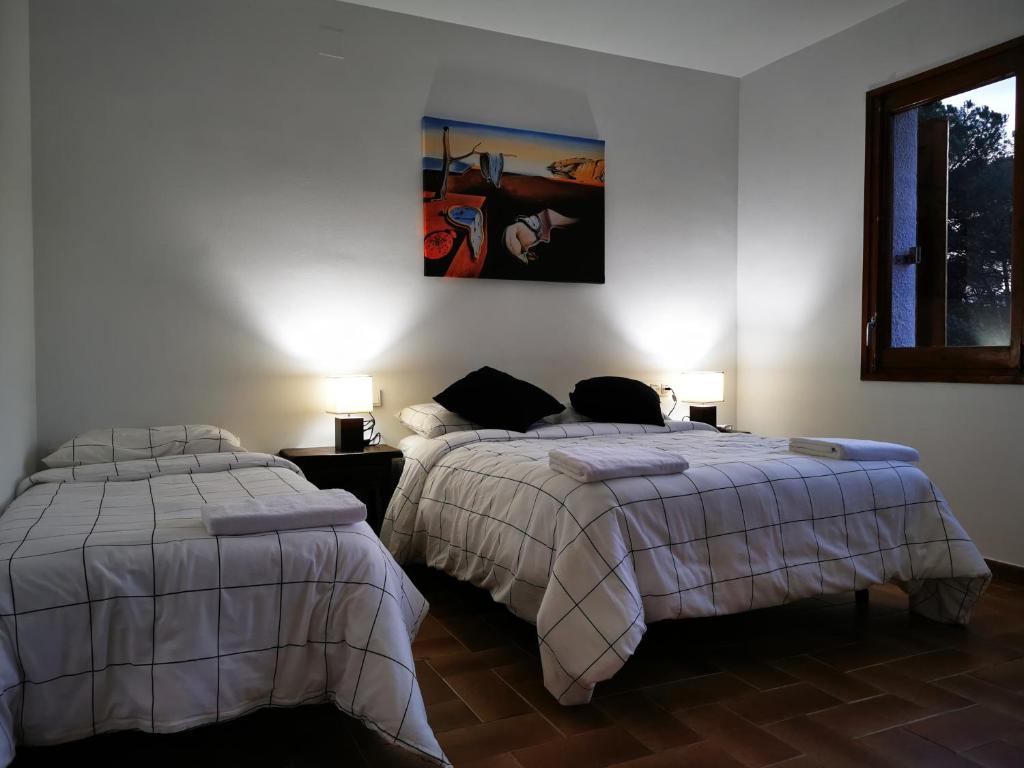 Postel nebo postele na pokoji v ubytování Villa Can Raurell - Girona Costa Brava