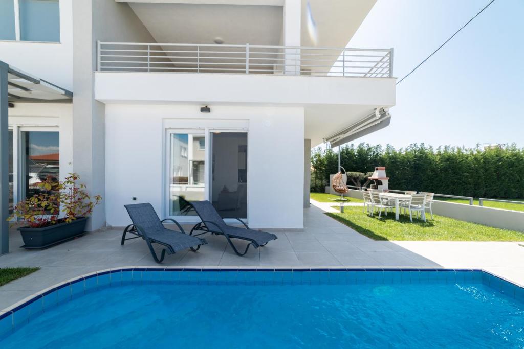 Bazén v ubytování Thalassa & Thalassa Prive Residential Complex nebo v jeho okolí