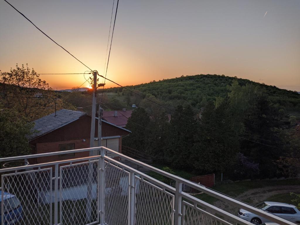 Pogled na izlazak ili zalazak sunca iz ili blizu apartmana