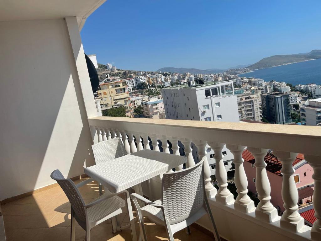 Max's apartment - Imazhi 2
