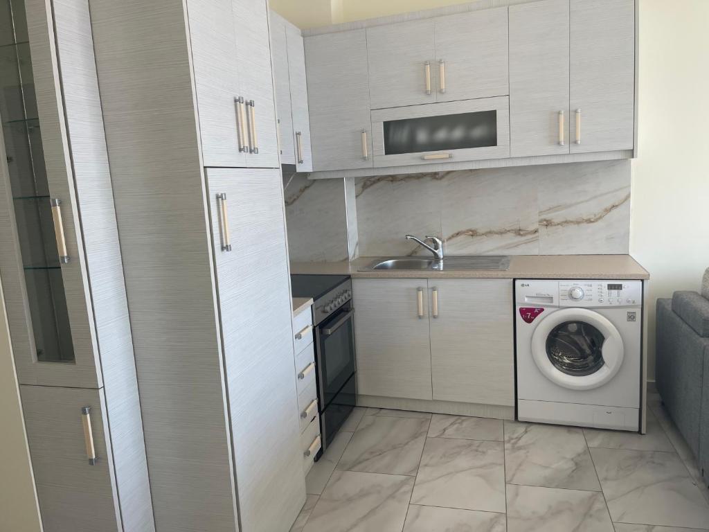 Max's apartment - Imazhi 5