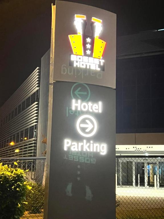 Certifikát, hodnocení, plakát nebo jiný dokument vystavený v ubytování Gosset Hotel