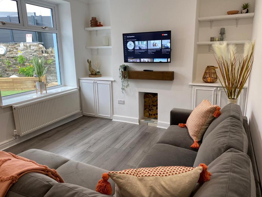 Rhondda Tunnel Cottage by StayStaycations, Treorky (updated prices 2024)