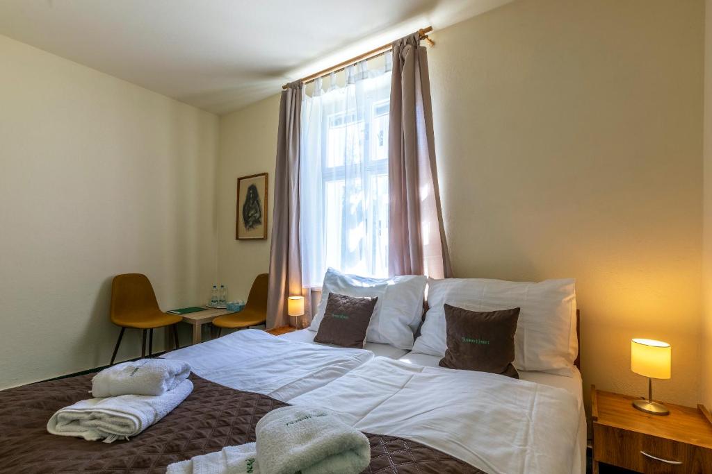 Postel nebo postele na pokoji v ubytování Pension Hubert