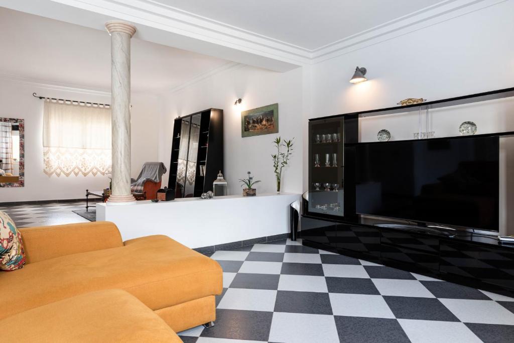 TV a/nebo společenská místnost v ubytování YourHouse Villa Marian
