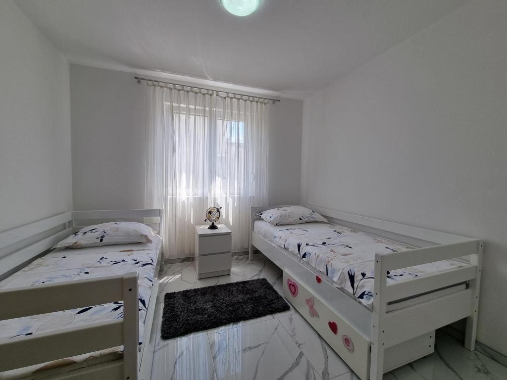 Posteľ alebo postele v izbe v ubytovaní Apartman STRIGA