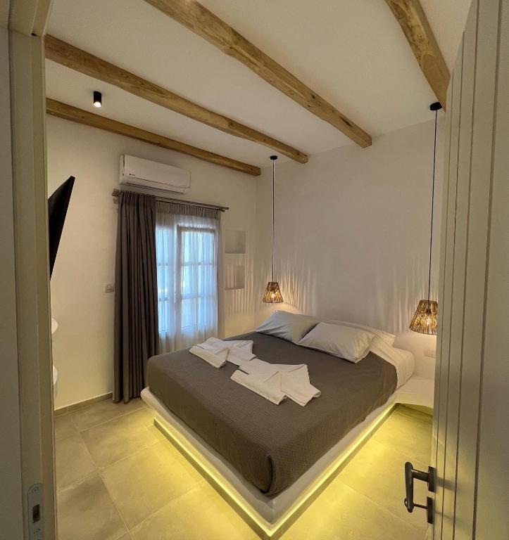 Postel nebo postele na pokoji v ubytování Alidian bay Suites Leros