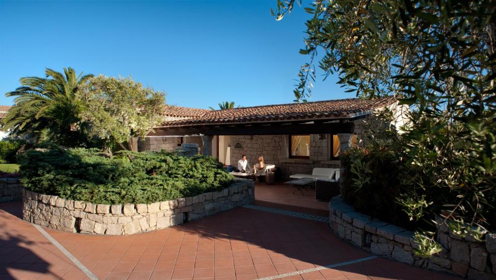 Um jardim em Hotel Palumbalza Porto Rotondo