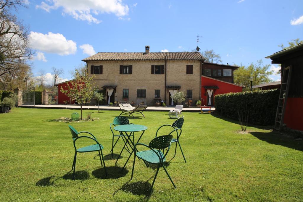 A garden outside Appartamenti il PALAZZACCIO
