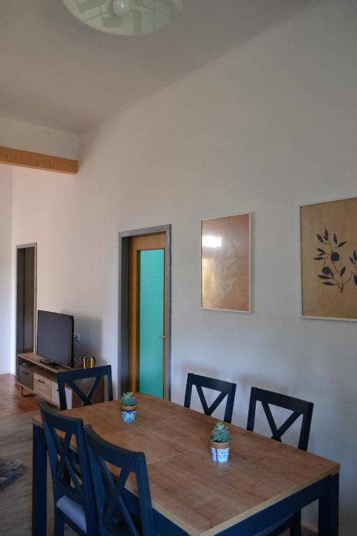Telewizja i/lub zestaw kina domowego w obiekcie Apartman Volare