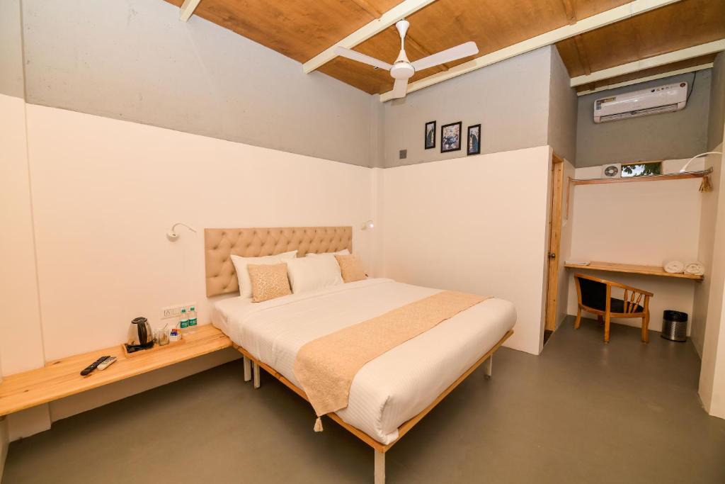 Shine Residency tesisinde bir odada yatak veya yataklar