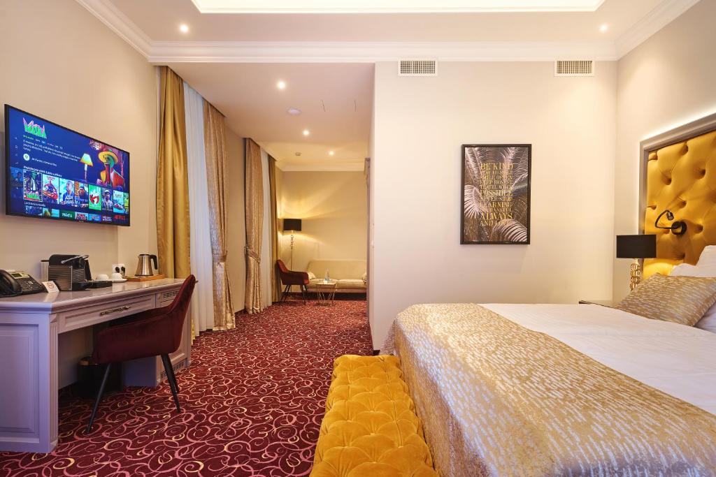 Televiisor ja/või meelelahutuskeskus majutusasutuses Golden Key Boutique Hotel