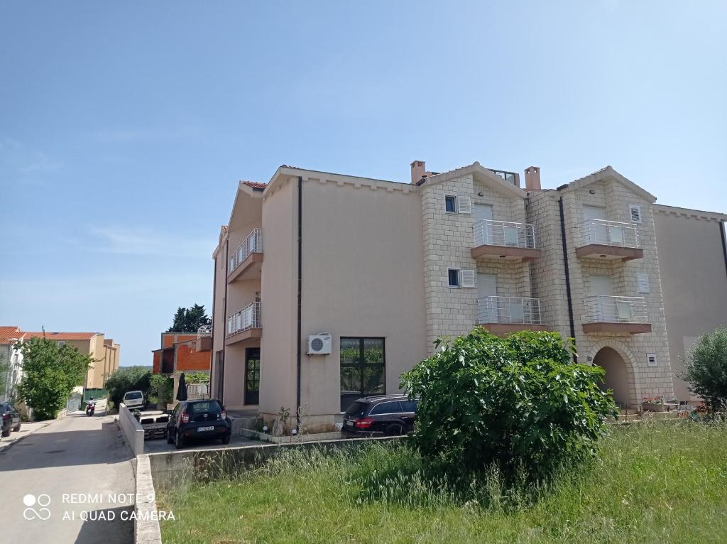 Budova, kde se apartmán nachází
