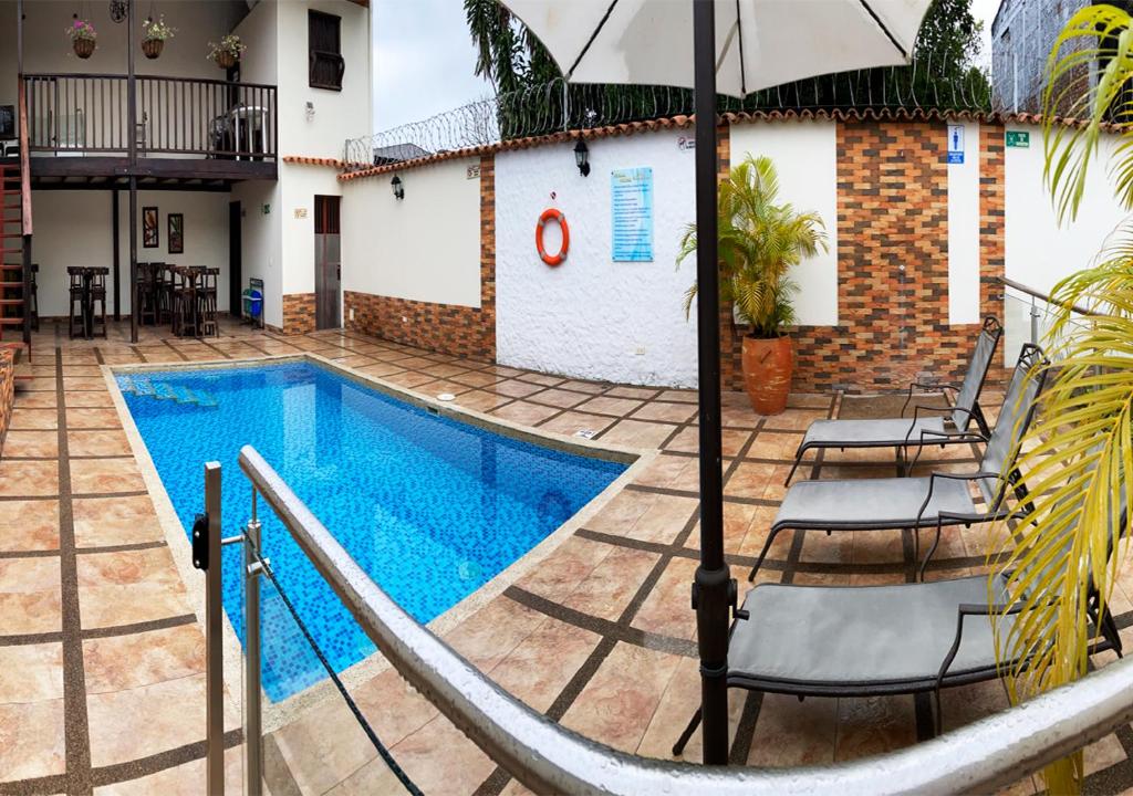 Bazén v ubytování Hotel Boutique Colonial Cartago nebo v jeho okolí