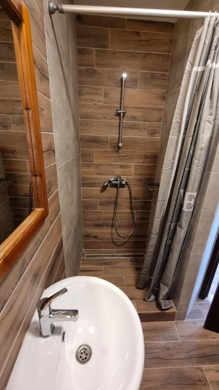 Aria's House Studios & Apartments - 6