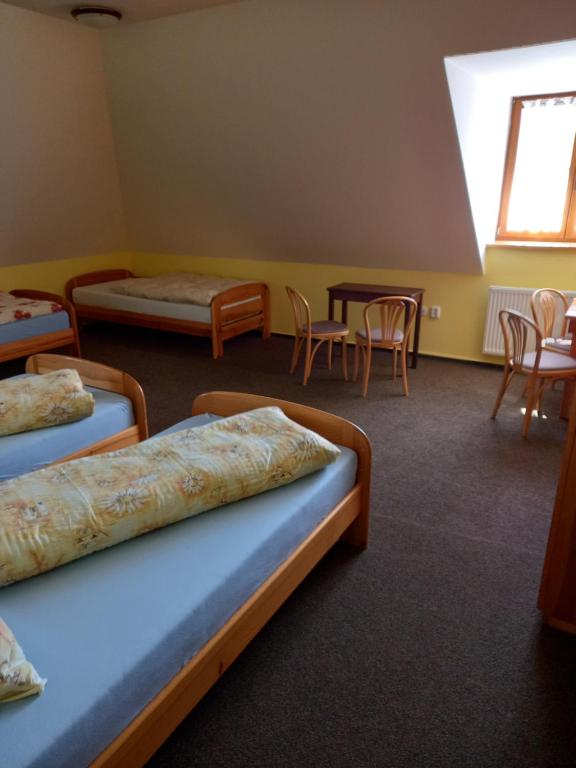 Postel nebo postele na pokoji v ubytování Hotel Nové Údolí