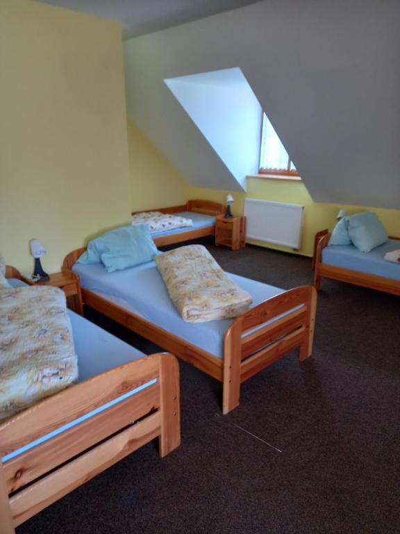 Postel nebo postele na pokoji v ubytování Hotel Nové Údolí
