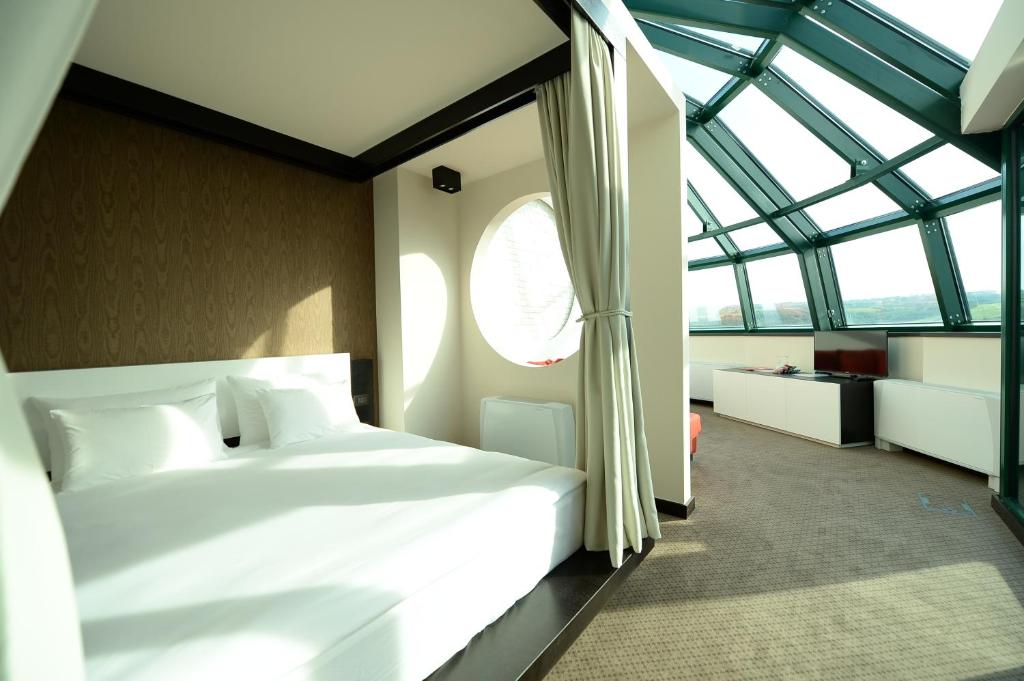 Un pat sau paturi într-o cameră la Hotel Hedonic