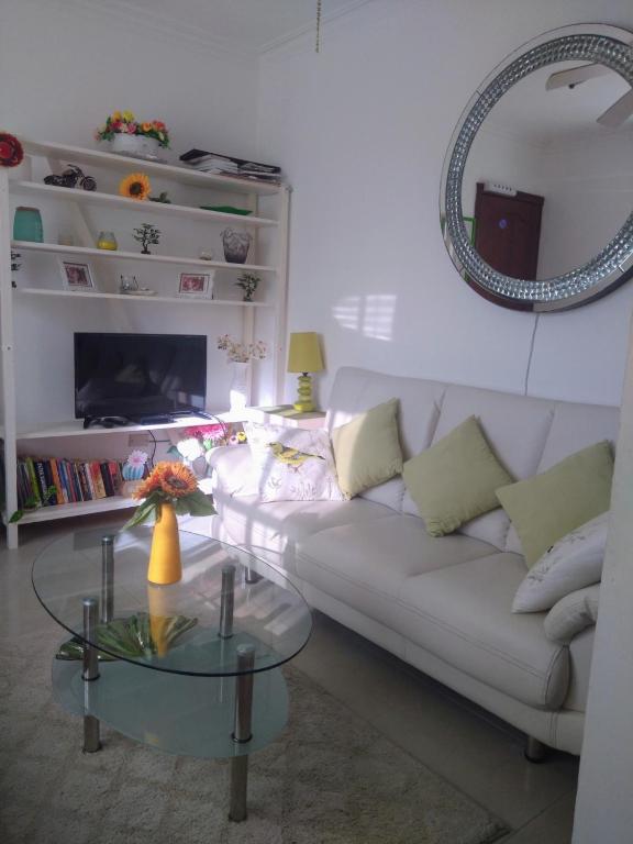 TV a/nebo společenská místnost v ubytování M & L Shared Apartment