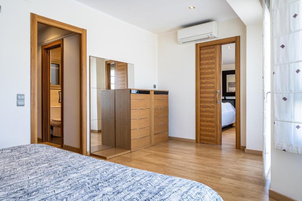 Posteľ alebo postele v izbe v ubytovaní Hauzify I Apartament Sant Roc