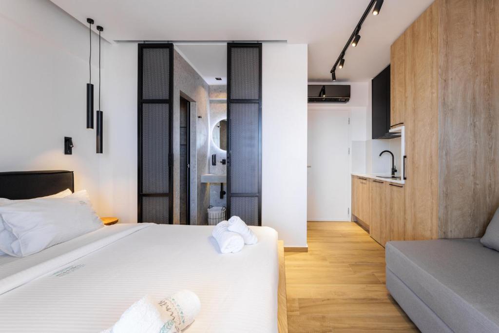 Postel nebo postele na pokoji v ubytování Kentro Luxury Suites