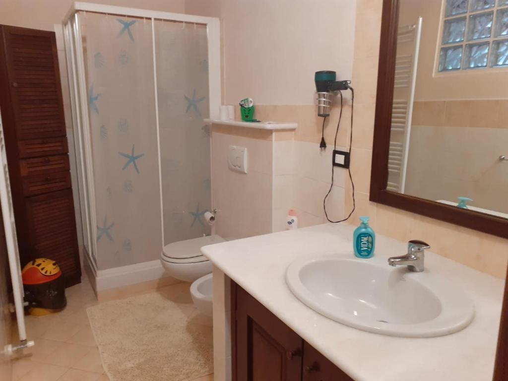 A bathroom at B&B Bertaina Mauro