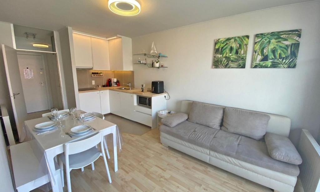 a living room with a couch and a table at Santhooft B , bus 514 Nieuwpoort bad in Nieuwpoort